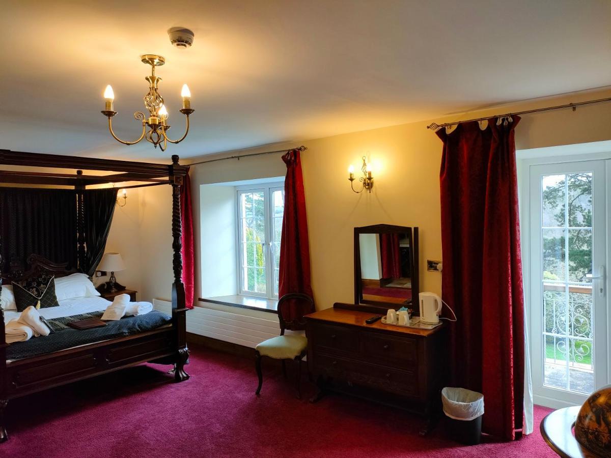 Great Trethew Manor Hotel & Self Catering Lodges Ліскард Екстер'єр фото